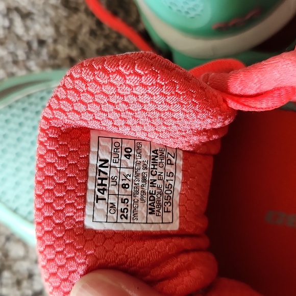 ASICS - Picture 6 of 7